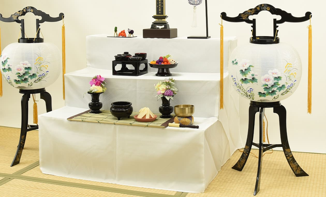 WEB限定】後飾り祭壇 写真立・覆い布付 3段 | お仏壇のはせがわ