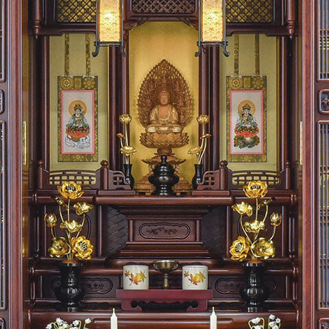 お仏壇に飾る「常花」とはどんな仏具？意味・飾り方などを画像で解説