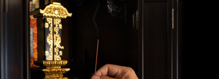 繰り出し位牌(回出位牌)とは？使い方や文字入れ方法、費用を解説 | お