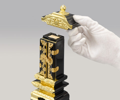 繰り出し位牌(回出位牌)とは？使い方や文字入れ方法、費用を解説 | お